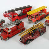 7 Feuerwehr-Leiterwagen 1950-70er Jahre, 1x Justra… - Foto 1