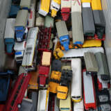 Konvolut Kunststoffautos ca. 150 Teile, meist Ende… - photo 2