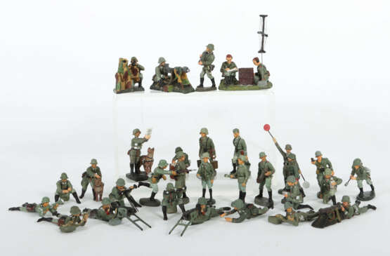 Konvolut Soldaten Elastolin, Masse bemalt, ca. 30 … - photo 1