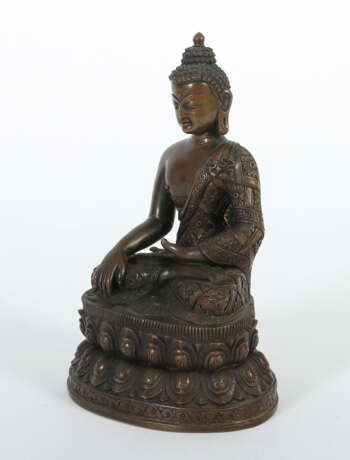 Gautama Buddha wohl China, 19./20. Jh., Bronze pat… - photo 2