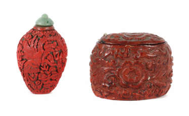 2 Rotlackobjekte China, 19. Jh., kleine gelackte D…