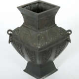 Vase China, 1. Hälfte 20. Jh., Bronze, gegossen, p… - photo 2