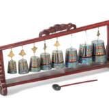 Glockengestell China, Mitte 20. Jh., 8 Messinggloc… - photo 1