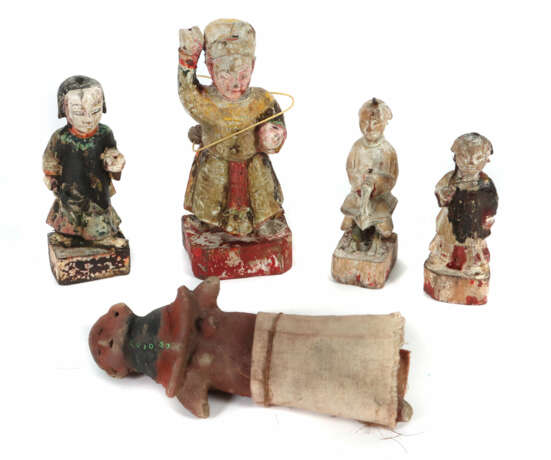 Konvolut 5 Figuren 19./20. Jh., 4 Holzfiguren mit … - Foto 1