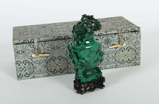 Deckelziervase China, Mitte 20. Jh., Malachit, ges… - photo 3