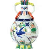 Henkelvase China, 20. Jahrhundert, Porzellan mit u… - фото 1