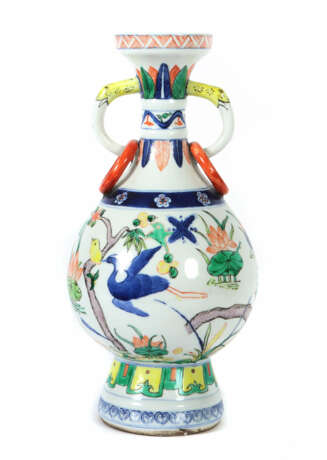 Henkelvase China, 20. Jahrhundert, Porzellan mit u… - фото 1