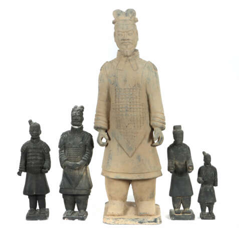 Konvolut 5 Kriegerfiguren China, 20. Jh., im Stil … - photo 1