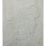 Guanyin-Ganzfigurenrelief China, 20. Jh., weiße Ma… - photo 1