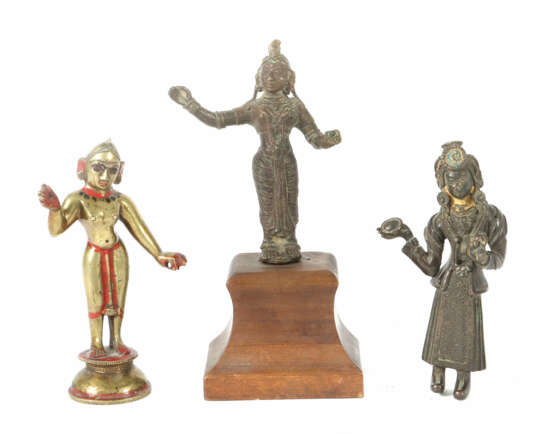 3 Figuren 2x Indien und wohl Nepal, 19. und Anfang… - photo 1 3 Figuren 2x Indien und wohl Nepal, 19. und Anfang… - photo 1