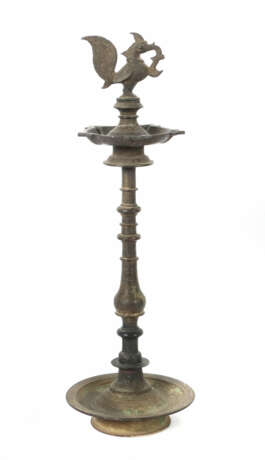 Große Öllampe Indien, 19./20. Jh., Bronze, Schalen… - photo 1