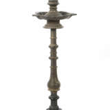 Große Öllampe Indien, 19./20. Jh., Bronze, Schalen… - photo 1