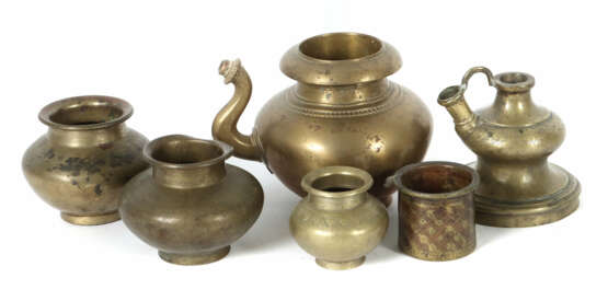 Konvolut 6 Bronzegefäße Wohl Indien, 19./20. Jh., … - photo 1