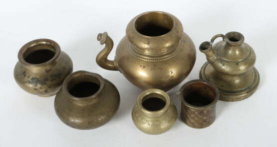 Konvolut 6 Bronzegefäße Wohl Indien, 19./20. Jh., … - photo 2