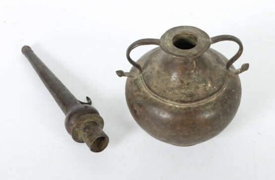 Große Öllampe Indien, 18./19. Jh., Bronze, zweitei… - photo 2