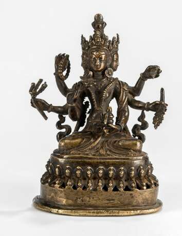Bronze der Ushnishavijaya auf einem Lotossockel - фото 1