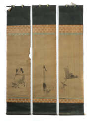3 Rollbilder Japan, 19. Jh., Stoff und Papier auf …