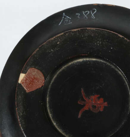 Amida Nyorai und Lackschale Japan, 19./20. Jh., Ho… - photo 2