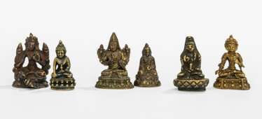 Sechs Bronzen, u.a. Sitatara, Guanyin, Buddha Shakyamuni und Tara