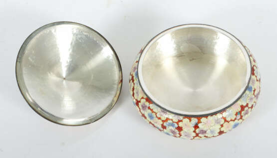Deckeldose Korea, 20. Jh., Silber 98%, ca. 530 g, … - photo 4