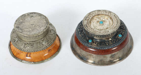 2 Butterteeschalen Nepal, Mitte 20. Jh., ormanenti… - фото 2