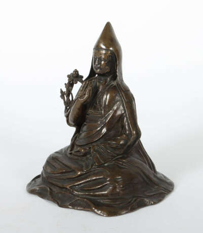 Lama Tibet, ca. 17. Jh., Bronze, auf einem felsena… - photo 2