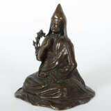 Lama Tibet, ca. 17. Jh., Bronze, auf einem felsena… - photo 2