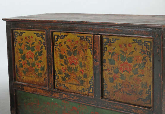 Zwei Truhen mit Schranktüren Nepal, Holz farbig be… - photo 2
