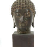 Buddhakopf Thailand, 19. Jh., dickwandige Bronze a… - photo 1