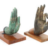 2 Hände Buddhas Thailand, 19./20. Jh., Bronze, 2 p… - photo 1
