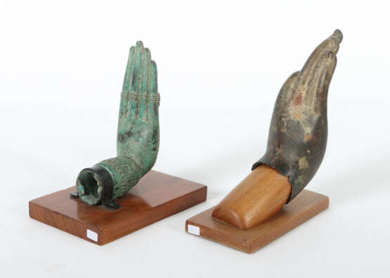 2 Hände Buddhas Thailand, 19./20. Jh., Bronze, 2 p… - photo 2