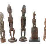 Fünf figürliche Schnitzarbeiten der Dogon Mali, au… - photo 1