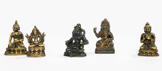 Fünf Bronzen, u.a. Buddha Shakyamuni, Vaishravana und Amitayus - Foto 1
