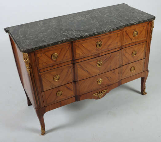 Louis XVI-Kommode um 1790, dreischübiger Korpus mi… - photo 2