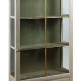 Klassizistische Vitrine um 1800, Holz, weißgrauer … - photo 1