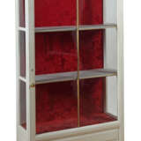Klassizistische Vitrine um 1800, Holz, weißgrauer … - фото 1