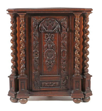 Eckschrank mit Salomon-Säulen 18./19. Jh., Eiche, … - photo 1