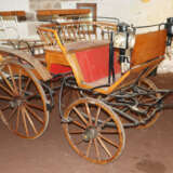 Chaise mit Knecht- und Magdbank um 1890, Pferdekut… - photo 1
