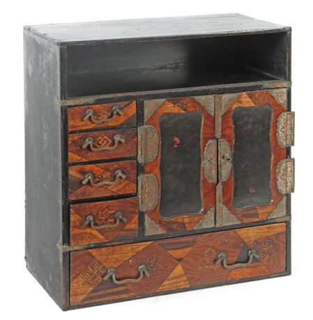 Chinoiserie Kabinett um 1900, verschiedene Hölzer,… - photo 1