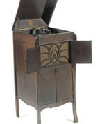 Meubles. Odeon-Schrankgrammophon Berlin, 1920er Jahre, Pfei…