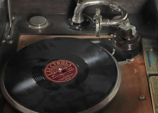 Odeon-Schrankgrammophon Berlin, 1920er Jahre, Pfei… - photo 2