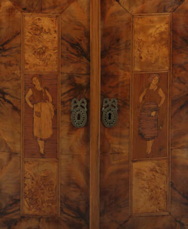Eckschrank 20. Jh., angefertigt aus antiken Schran… - photo 2