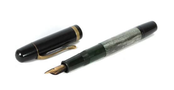Pelikan-Kolbenfüller ''100N'' 1938-51, gestreifes … - photo 1