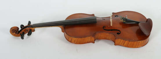 Geige mit 2 Bögen schlanke 4/4-Violine, auf innenl… - photo 2