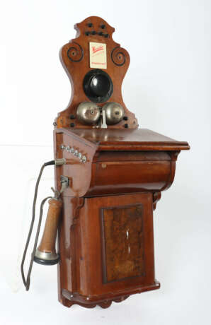Wandtelefon Anfang 20. Jh., Konstruktion aus Holz … - фото 2