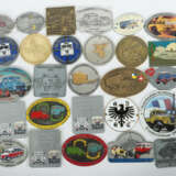 Sammlung Automobil-Plaketten 27-tlg., u. a. Treffe… - photo 1