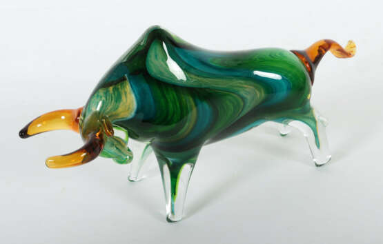 Tierfigur ''Stier'' 2. Hälfte 20. Jh., farbloses G… - photo 2