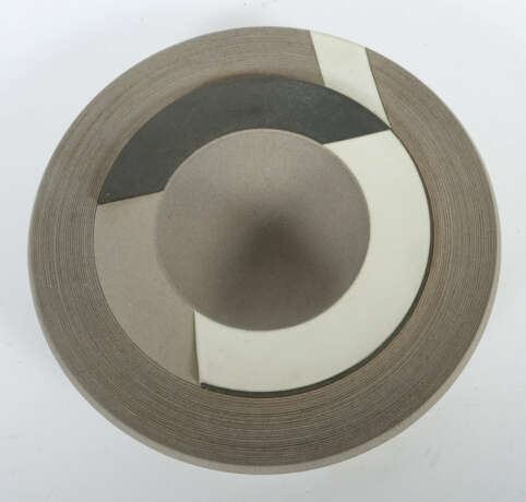 Keramikschale mit Rillendekor 20./21. Jh., beige-g… - фото 2