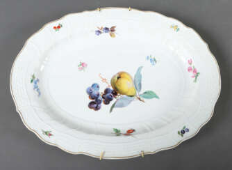Große Servierschale mit Obstmalerei Meissen, 1850-…