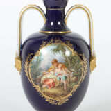 Meissen Henkelvase mit Schäferszenen 1850-1924, Po… - photo 1